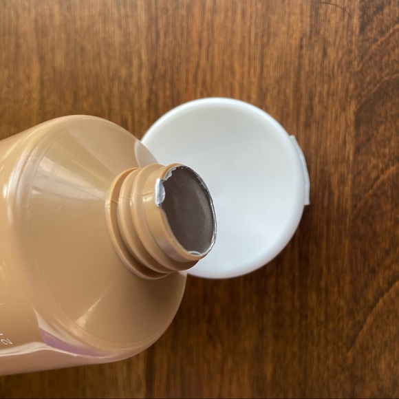 OM She Golden Body Gradual Tan Moisturizing Lotion Light-Medium Sealed NEW - Picture 3 of 3